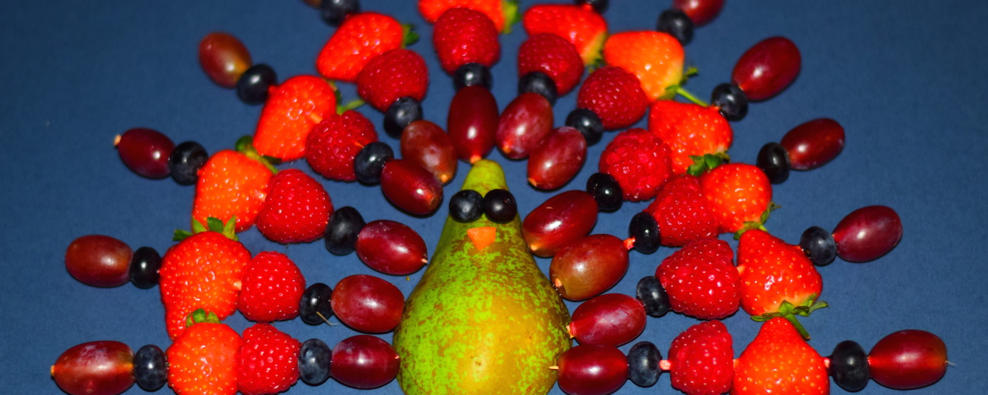 Creative and healthy peacock food art from MyNutriCounter